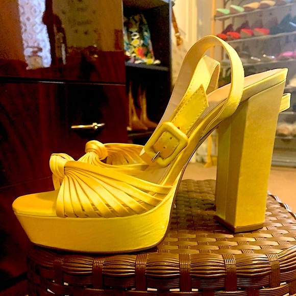 NEW H&M YELLOW SATIN PLATFORM BUCKLE SANDALS - Picture 2 of 15